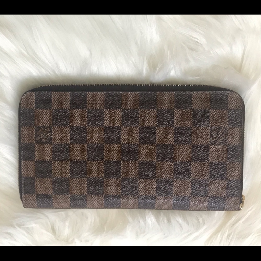 **SOLD**Louis Vuitton Damier Ebene Zippy Organizer
